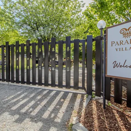 Paradise Village 营地 *